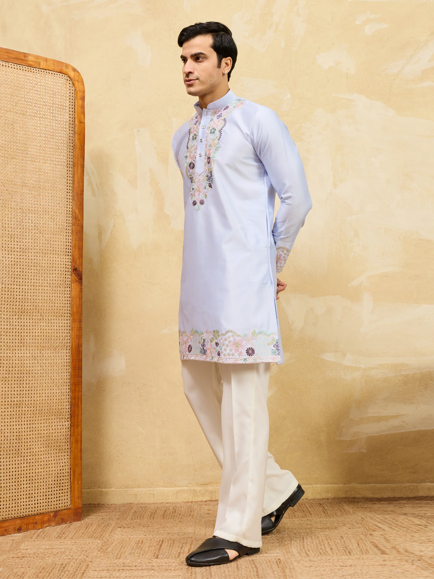 Elegant Elegant Sky Blue Kurta Pant Set With Fine Thread Detailing
