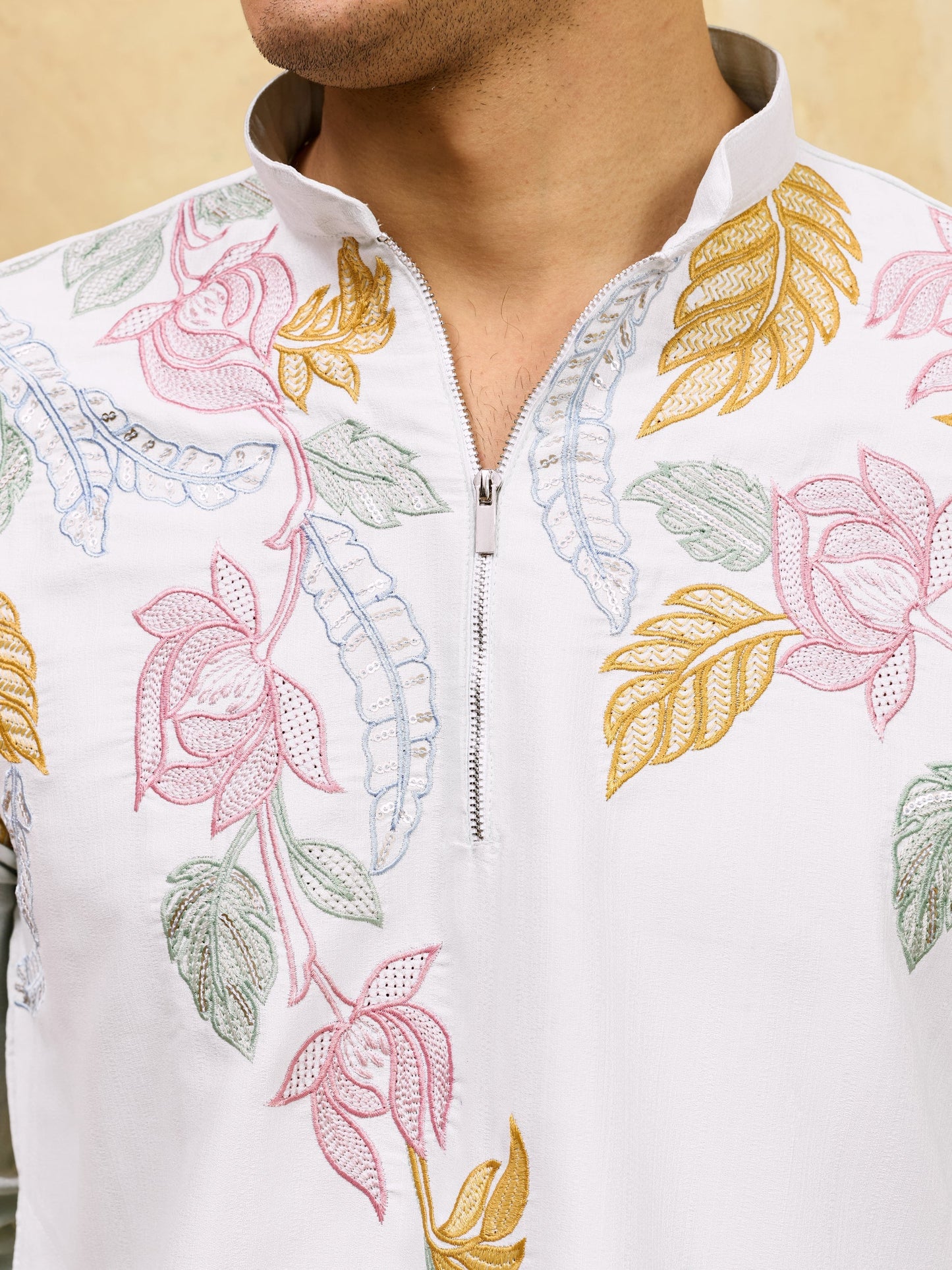 Elegant Elegant White Floral Embroidered Kurta Set for Men