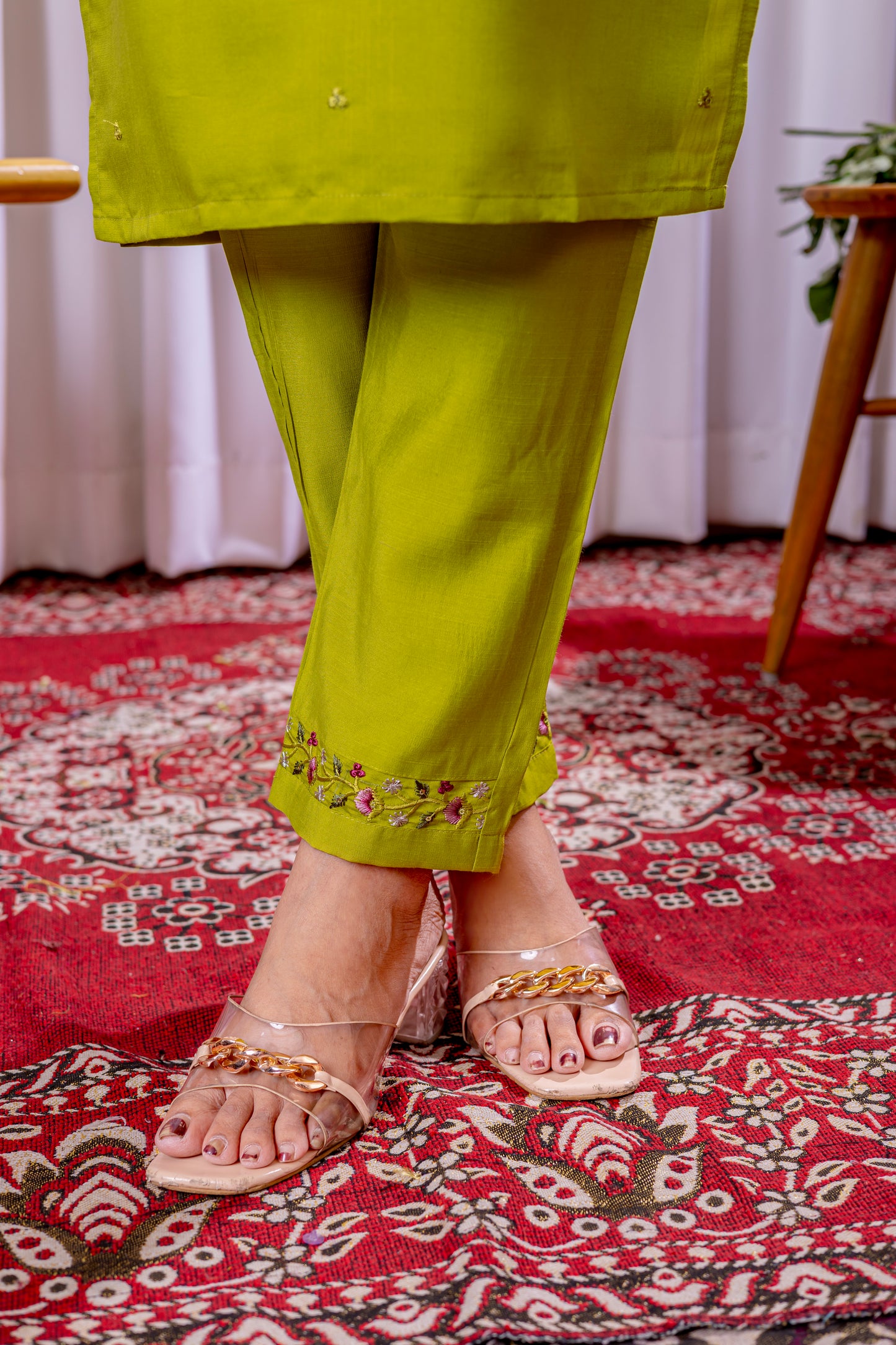 Elegant Parrot Green Viscose Silk Embroidered Kurta Set