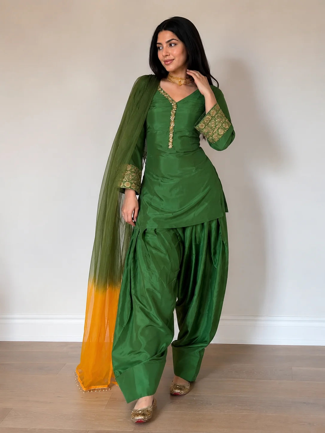 Emerald Green Embroidered Kurta Pant Set
