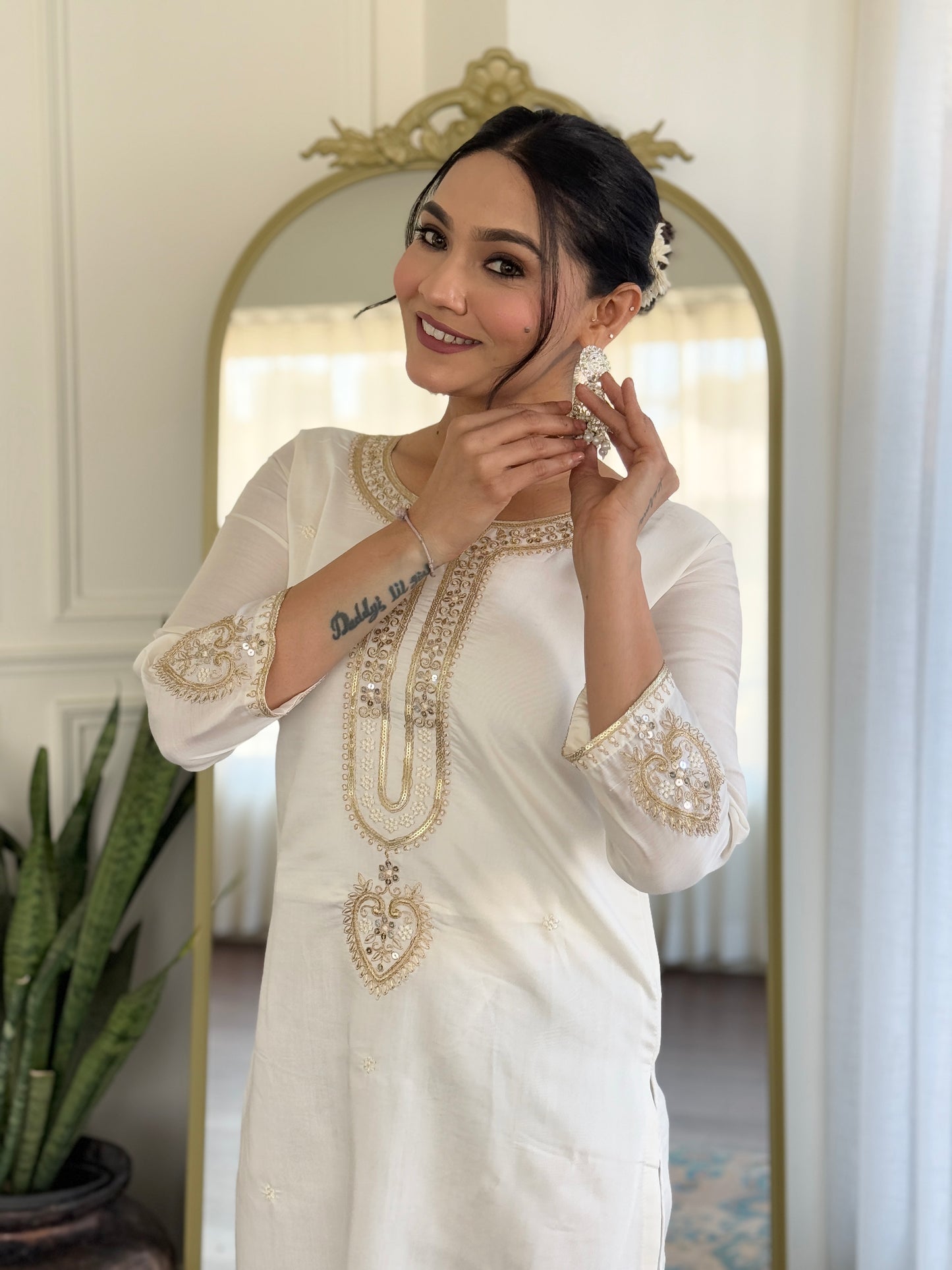Off White Viscose Chanderi Embroidered Kurta Pant Dupatta Set