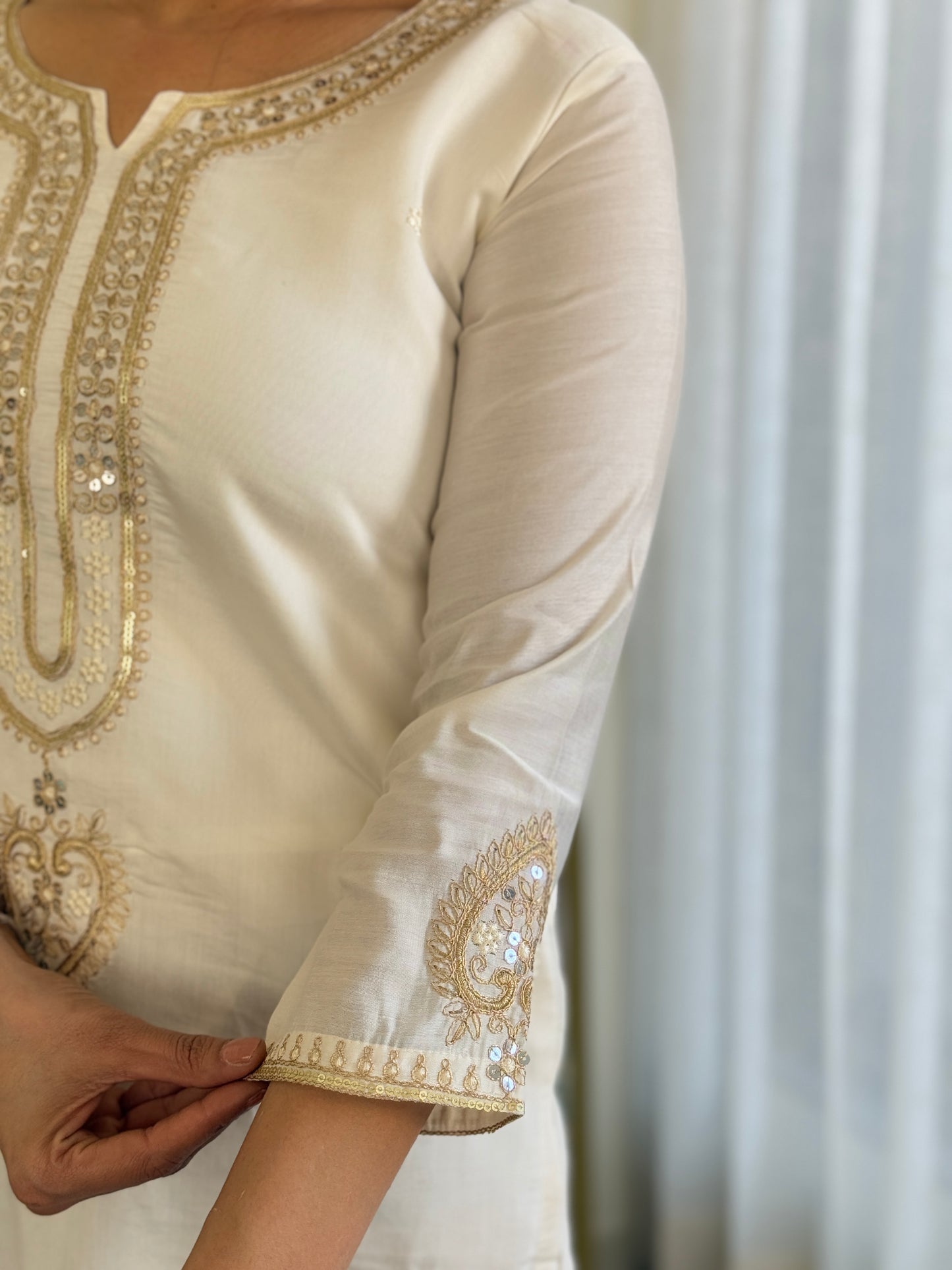 Off White Viscose Chanderi Embroidered Kurta Pant Dupatta Set
