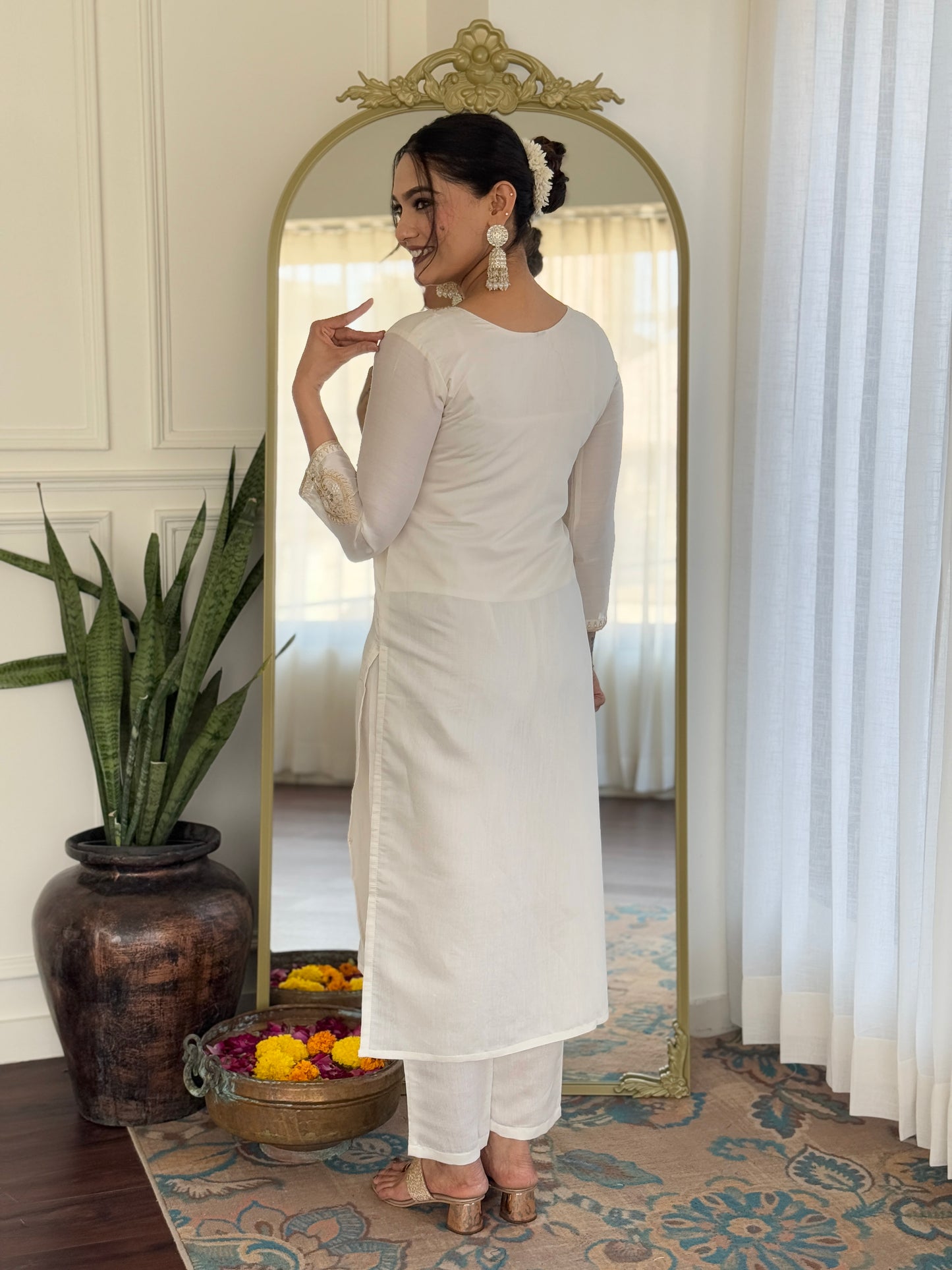 Off White Viscose Chanderi Embroidered Kurta Pant Dupatta Set