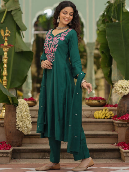 Green Embroidered Viscose Rayon Kurta Set