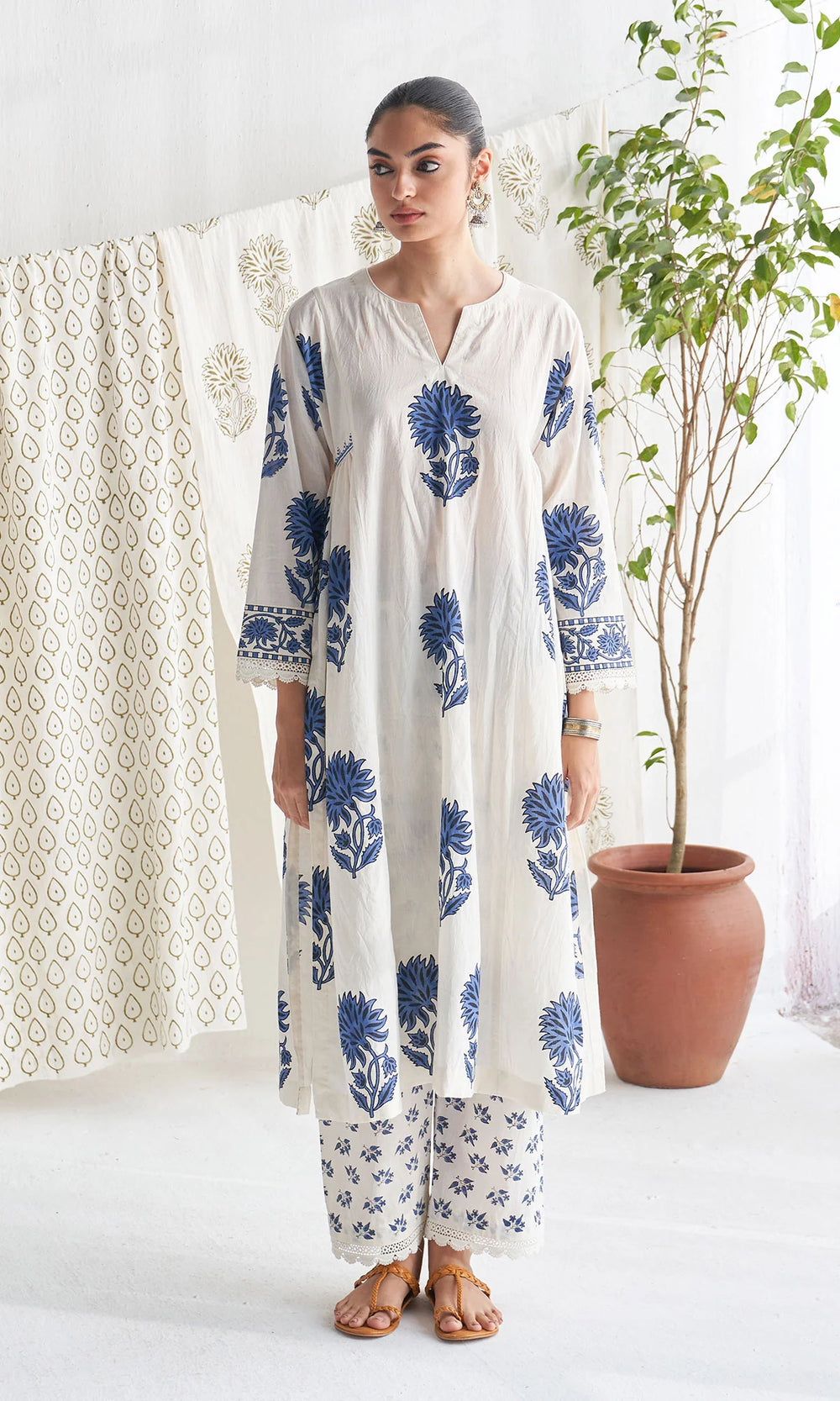 Anushka Kalamkari White & Blue Floral Print Pure Cotton Kurta Pant & Dupatta Set
