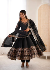 Black Embroidered Roman Silk Kurta Pant Set