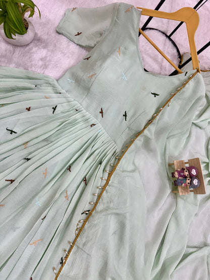 Pista Pearl Chinon Embroidered Suit Set